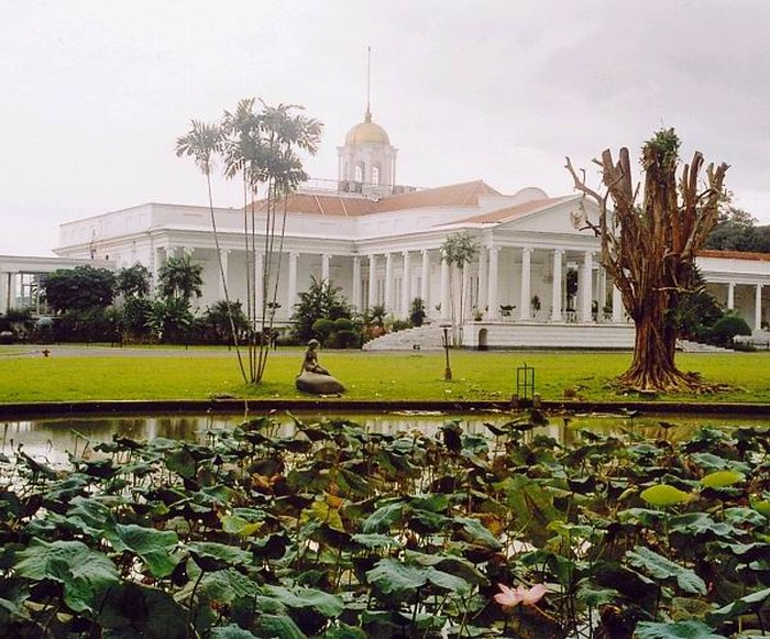 Sejarah Istana Bogor: Dibangun oleh Belanda & Sempat Hancur Akibat Gempa 1834